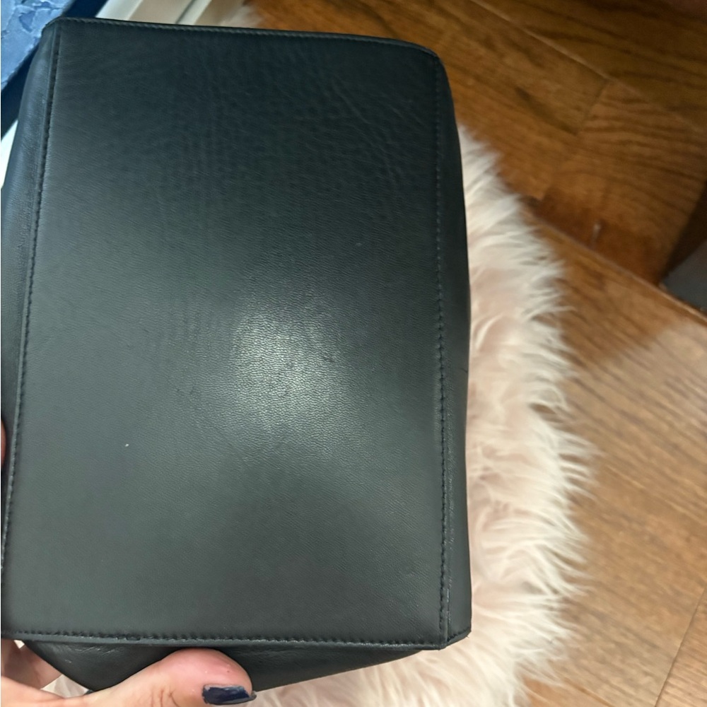 CHANEL Black Leather Bucket Bag - Picture 8 of 16
